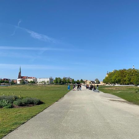 Zimmer Im Ug Direkt In Der Innenstadt, Centrum Шверин Экстерьер фото