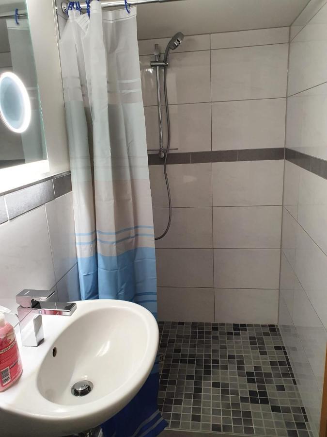 Zimmer Im Ug Direkt In Der Innenstadt, Centrum Шверин Экстерьер фото